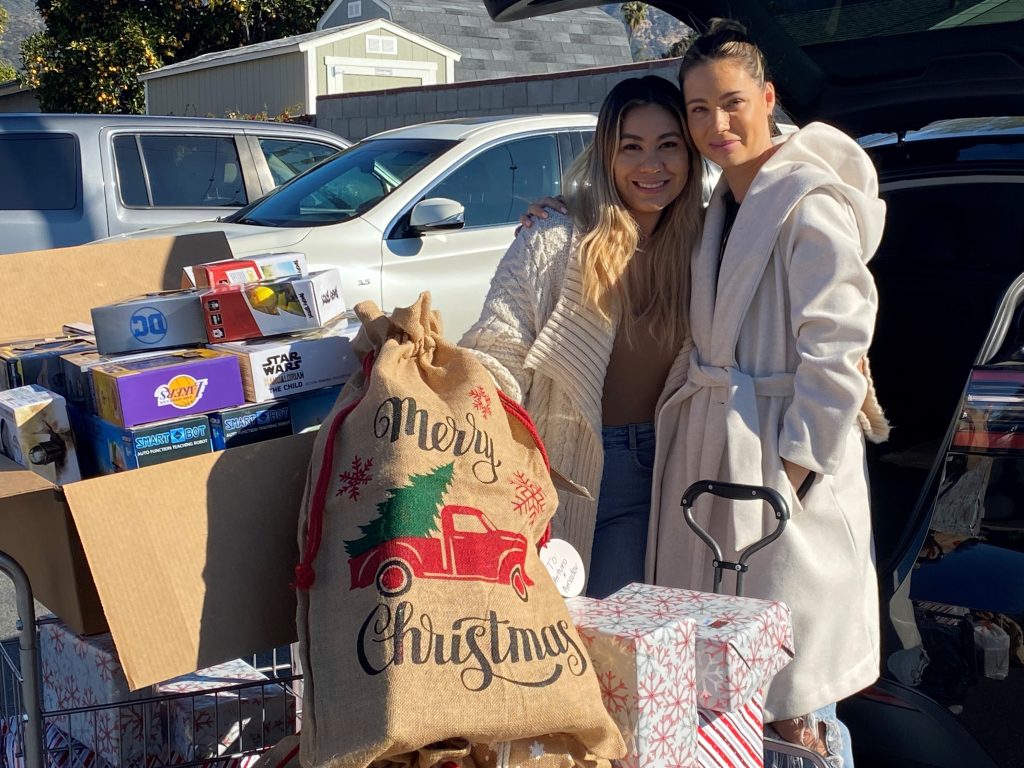Dolce Glow’s Baylee Ornelas and Isabel Vita drop off gifts at Sycamores.