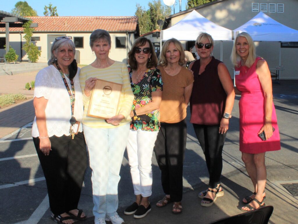 Sycamores’ Andi Sica, Las Candelas members Jeri Clark, Lynn Neave, Pauline Beebe, Sycamores’ Gina Peck-Sobolewski and Las Candelas member Nancy Stone