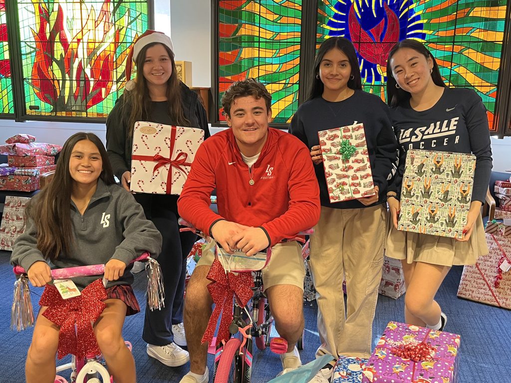 La Salle High School students, Sycamores Adopt-A-Family donors.