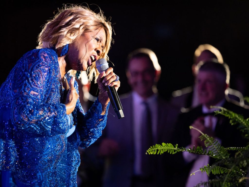 Thelma Houston performs at Sycamores' Gala